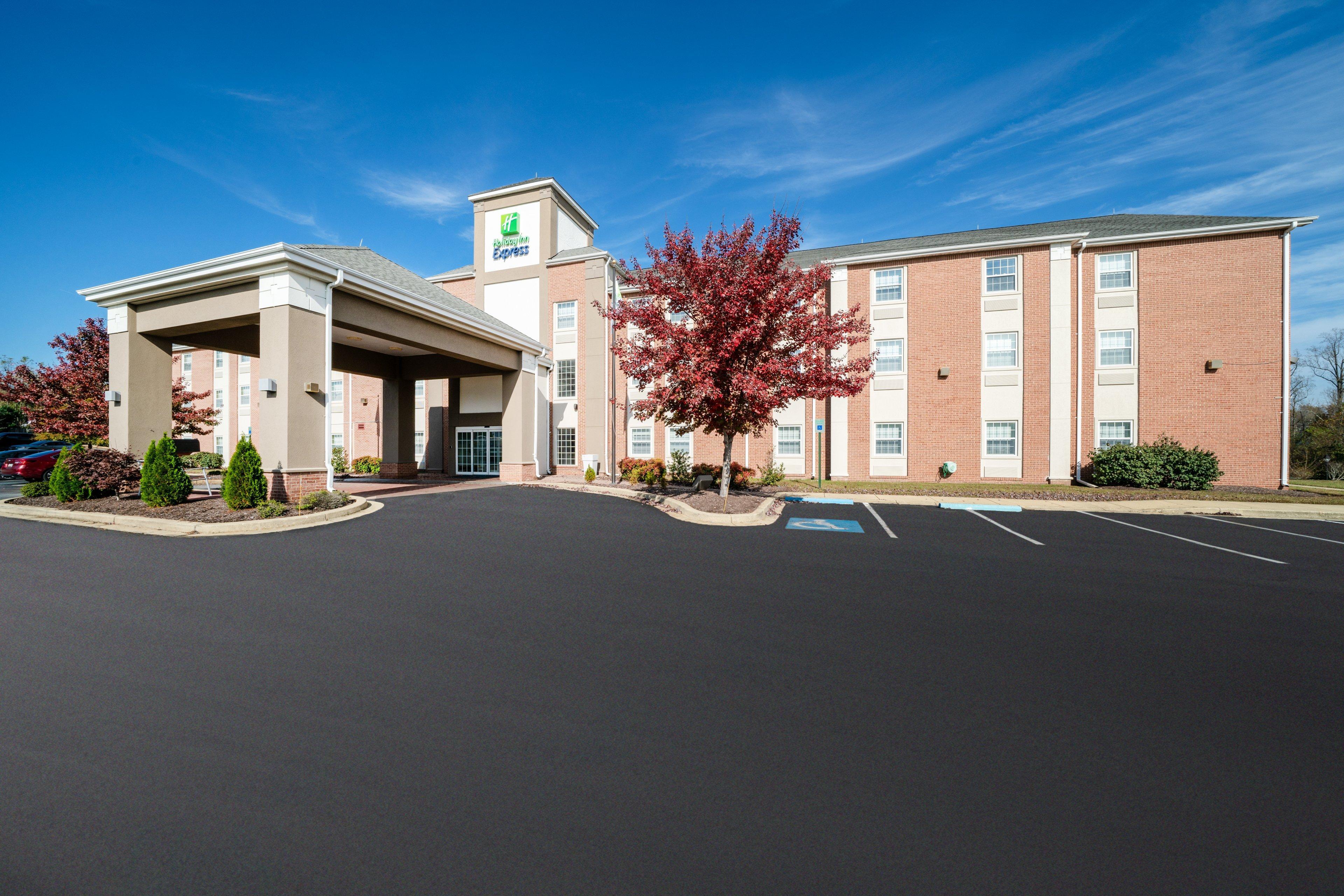 Holiday Inn Express Prince Frederick By Ihg Exterior foto
