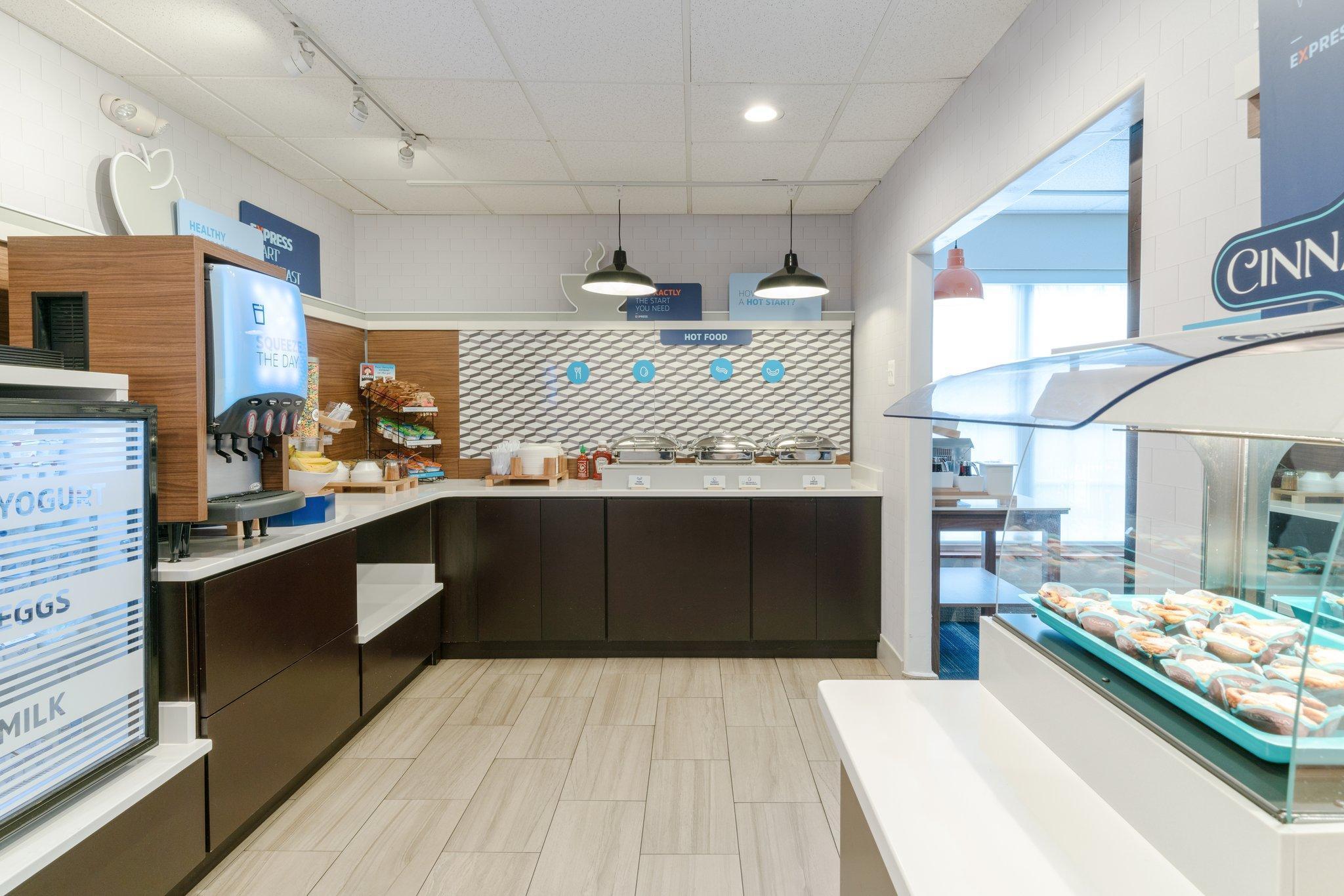 Holiday Inn Express Prince Frederick By Ihg Exterior foto