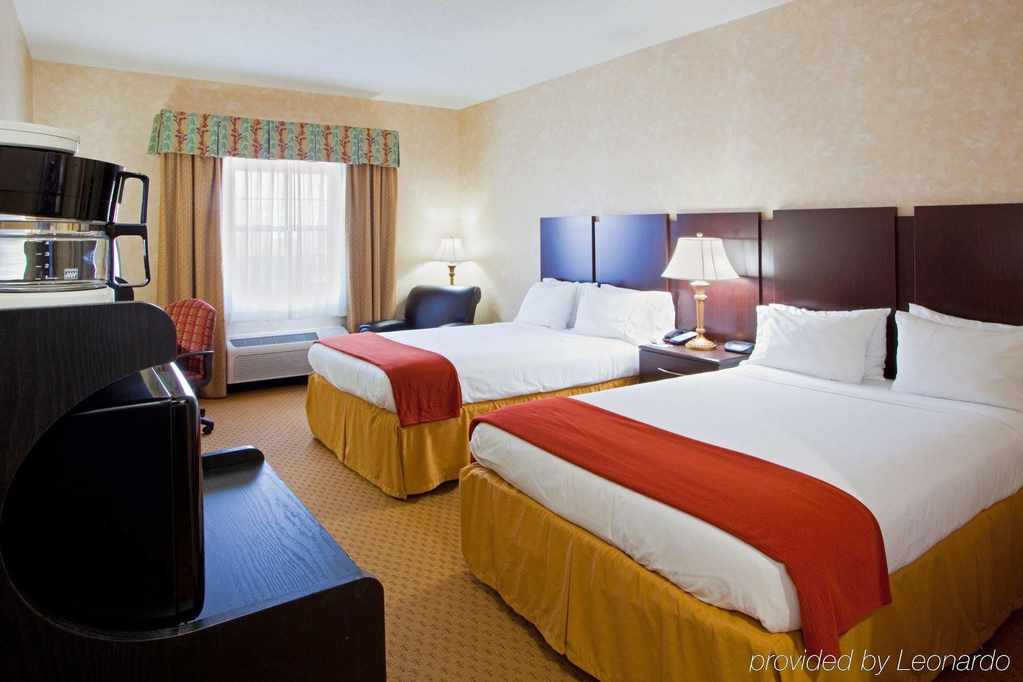 Holiday Inn Express Prince Frederick By Ihg Habitación foto