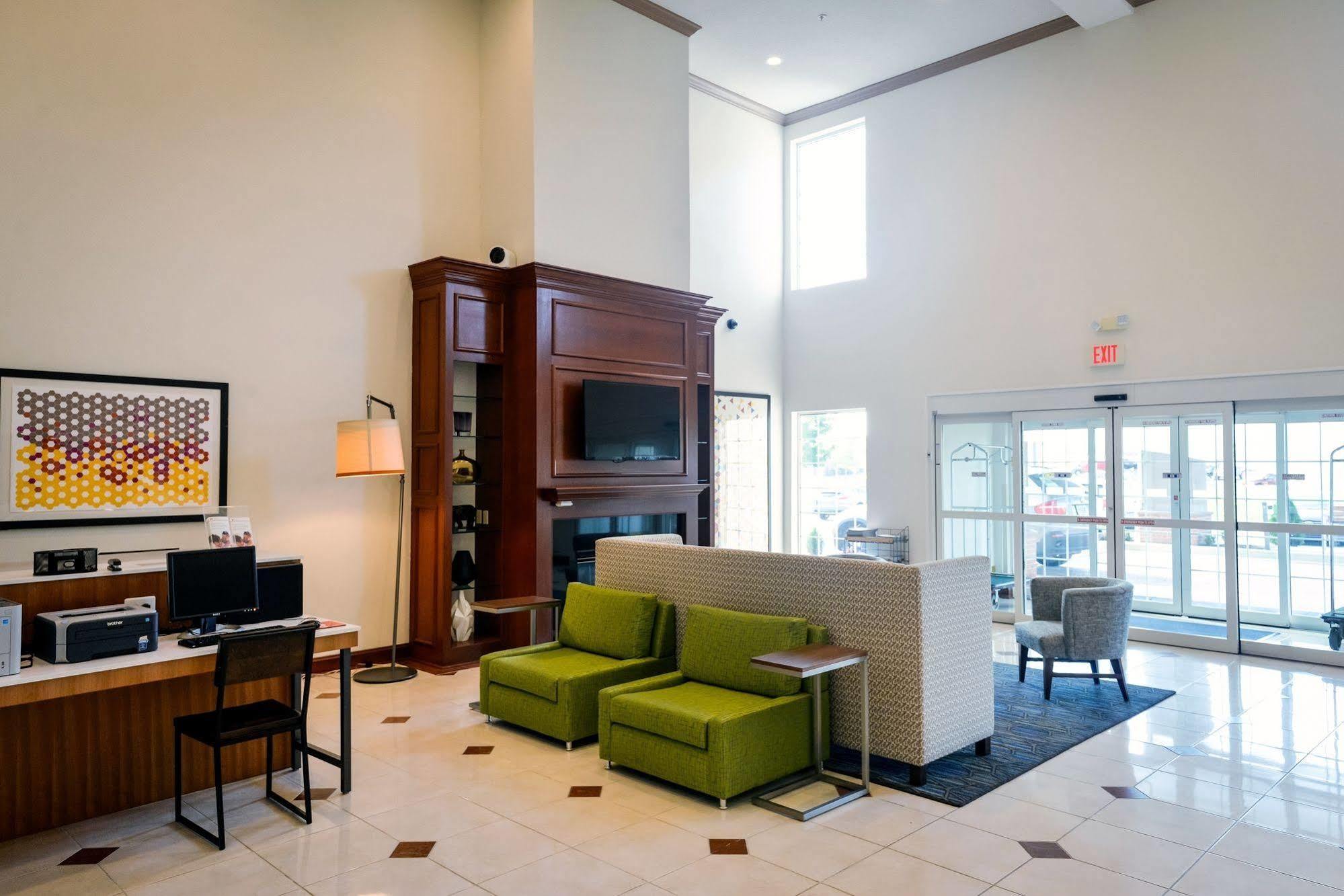 Holiday Inn Express Prince Frederick By Ihg Exterior foto
