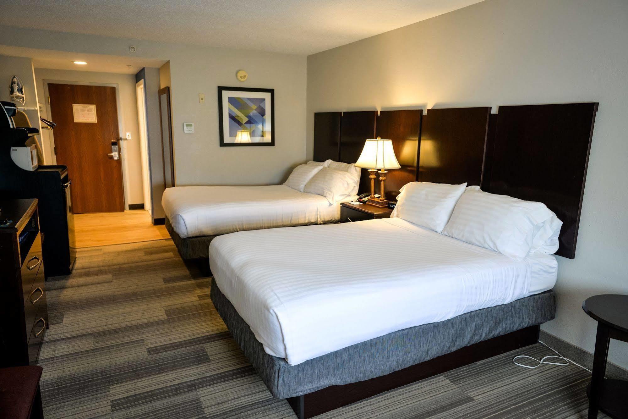 Holiday Inn Express Prince Frederick By Ihg Exterior foto