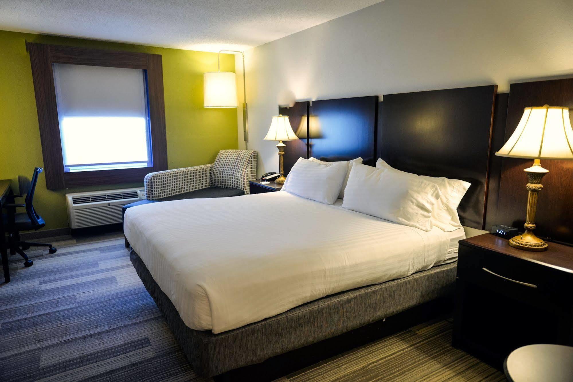 Holiday Inn Express Prince Frederick By Ihg Exterior foto