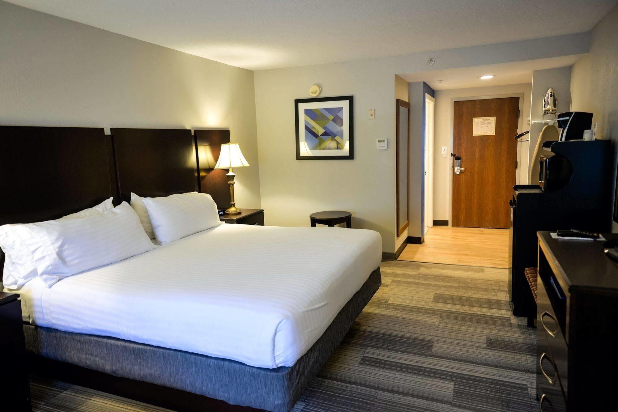 Holiday Inn Express Prince Frederick By Ihg Exterior foto