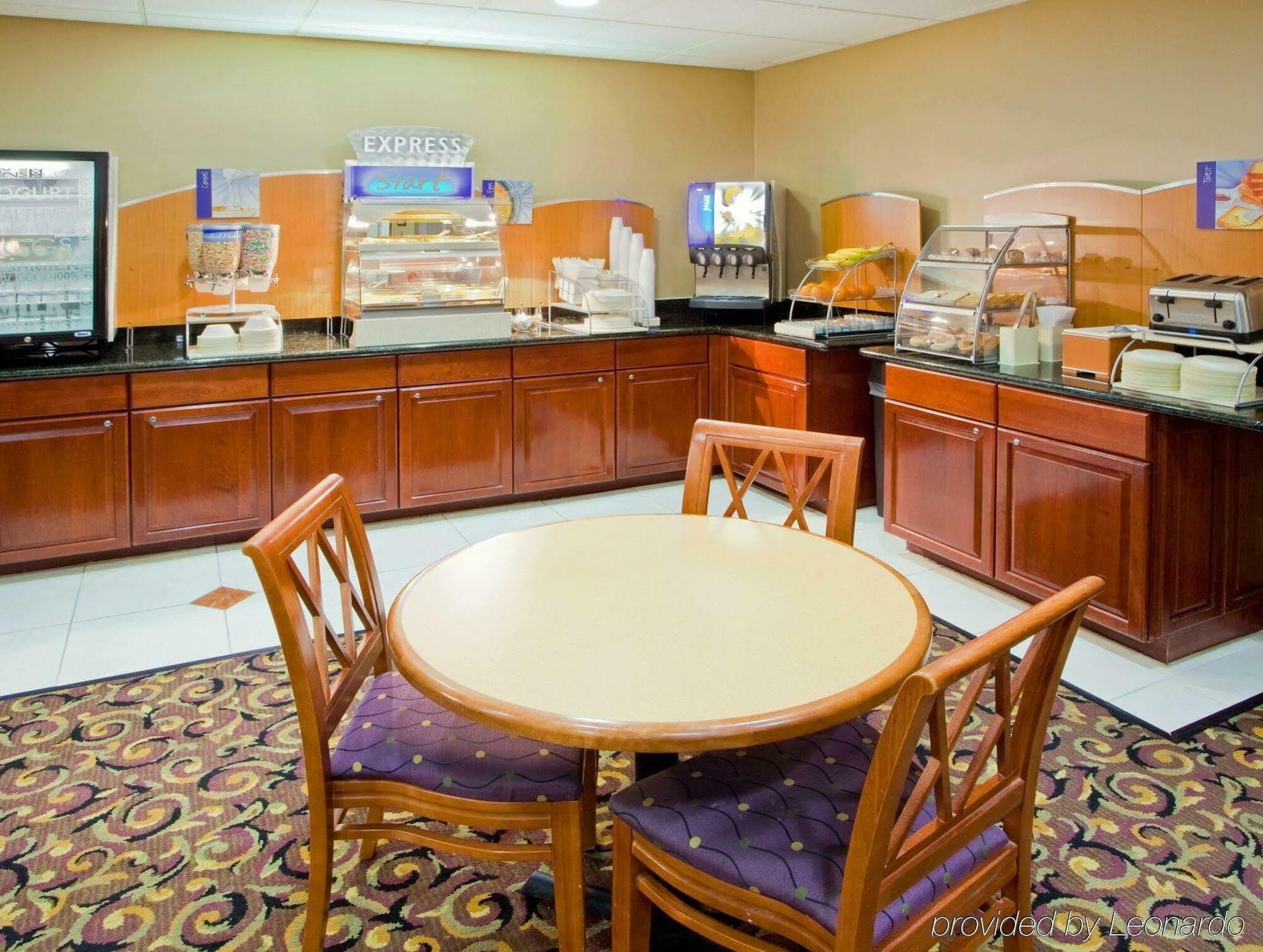 Holiday Inn Express Prince Frederick By Ihg Exterior foto